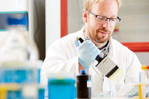 Christian Tiede in the Bioscreening facility