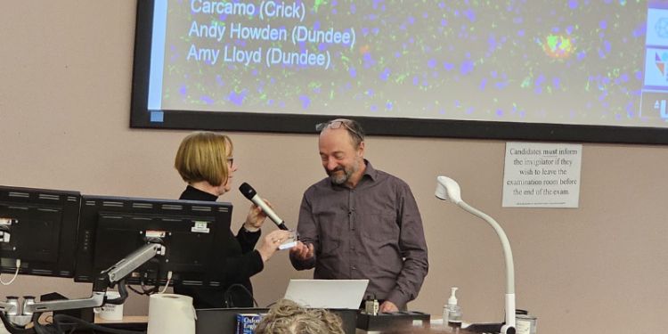 Professor Bart De Strooper wows at guest seminar