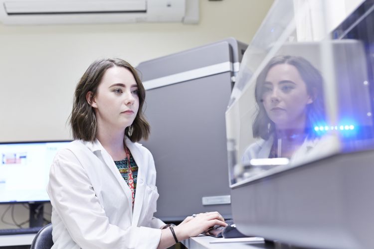 Student with nt8 lcp crystallisation system